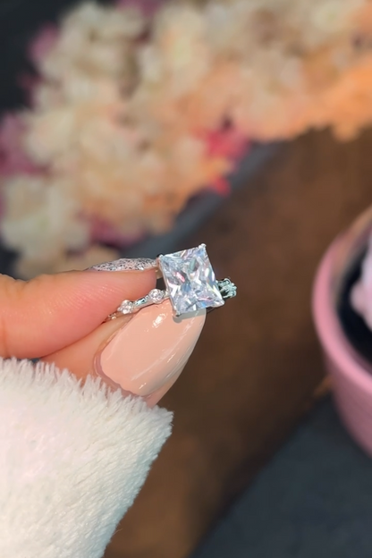 Bague Émeraude Pavée